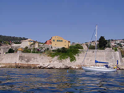 Walkaway at anchor off Villefranche