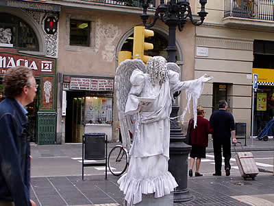 La Rambas street entertainer